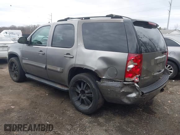 ✅ 2007 GMC Yukon SLT • VIN: 1GKFK13077R223457 • Lot: 43755761. Wystawiony na IAAI z przebiegiem Nie podano. Bezpłatny archiwum sprzedaży aukcyjnych z USA i szczegółowy raport historii pojazdu na DreamBid. Zdjęcie 3.