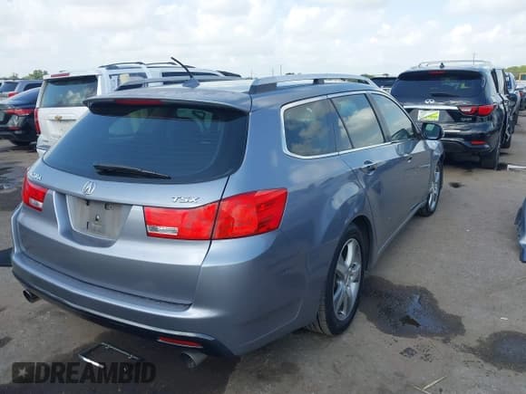 ✅ 2011 Acura TSX Technology • VIN: JH4CW2H6XBC001480 • Lot: 42432484. Listed on IAAI with 140,152 mi. Free auction sales archive from the USA and detailed vehicle history report at DreamBid. Image 4.