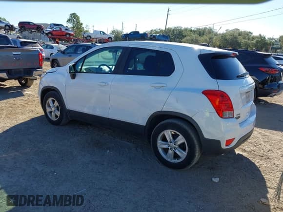 ✅ 2020 Chevrolet Trax LS • VIN: 3GNCJKSBXLL108211 • Lot: 43457223. Wystawiony na IAAI z przebiegiem 123 790 mil. Bezpłatny archiwum sprzedaży aukcyjnych z USA i szczegółowy raport historii pojazdu na DreamBid. Zdjęcie 3.