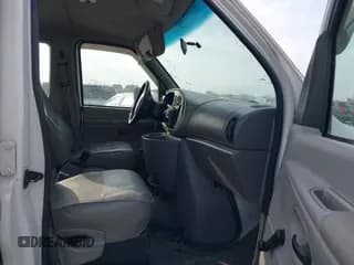 ✅ 1998 Ford Econoline Wagon XL • VIN: 1FBSS31L2WHB12505 • Лот: 41067925. Опубликован ранее на IAAI с пробегом 156 210 миль. Бесплатный доступ к архиву аукционных продаж из США и подробный отчёт об истории автомобиля на DreamBid. Изображение 5.