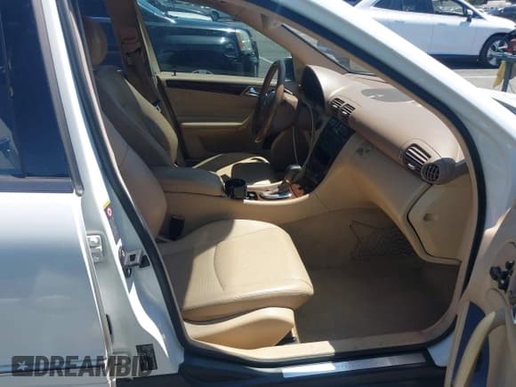 ✅ 2001 Mercedes-Benz C 320 • VIN: WDBRF64J41F050019 • Лот: 42636876. Опубликован ранее на IAAI с пробегом 154 801 миль. Бесплатный доступ к архиву аукционных продаж из США и подробный отчёт об истории автомобиля на DreamBid. Изображение 5.