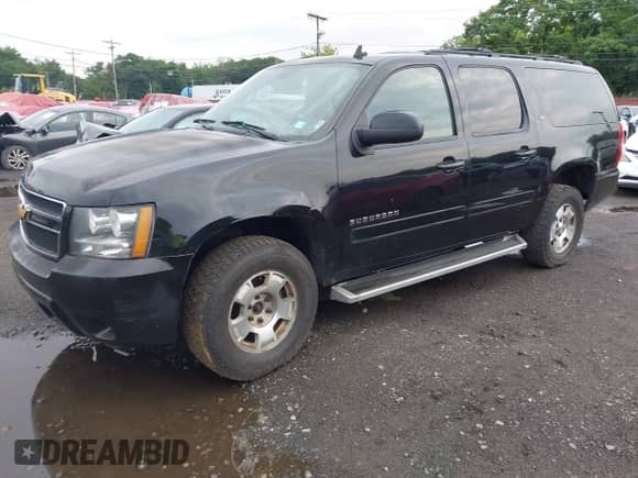 2014 Chevrolet Suburban LT z VIN 1GNSKJE74ER122546, wystawiony jako IAAI lot #42641722 z przebiegiem 435 000 mil mil oraz . Historia ofert i sprzedaży dostępna na DreamBid. Obrazek 19.