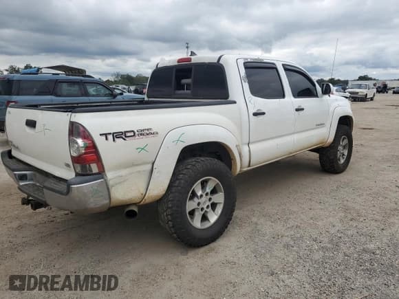 ✅ 2012 Toyota Tacoma • VIN: 5TFLU4EN4CX043037 • Lot: 81879345. Listed on Copart with 233,971 mi. Free auction sales archive from the USA and detailed vehicle history report at DreamBid. Image 3.
