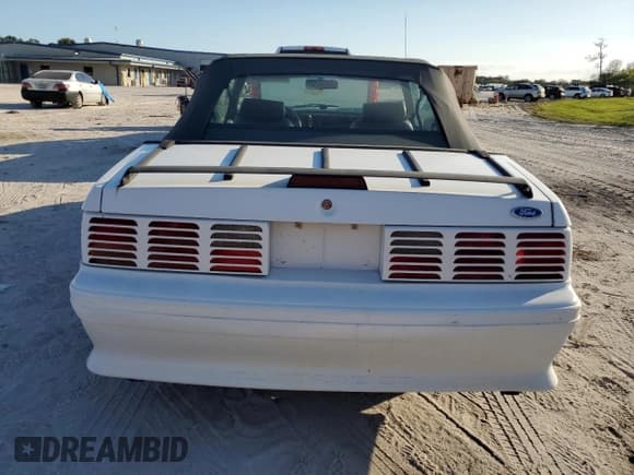 ✅ 1990 Ford Mustang GT • VIN: 1FACP45E9LF195172 • Lot: 44537065. Wystawiony na Copart z przebiegiem 50 488 mil. Bezpłatny archiwum sprzedaży aukcyjnych z USA i szczegółowy raport historii pojazdu na DreamBid. Zdjęcie 6.