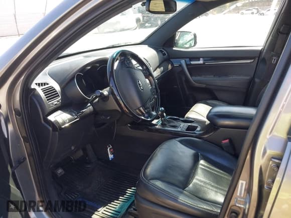 ✅ 2015 Kia Sorento SX • VIN: 5XYKWDA74FG591902 • Lot: 41856991. Listed on IAAI with 128,471 mi. Free auction sales archive from the USA and detailed vehicle history report at DreamBid. Image 5.