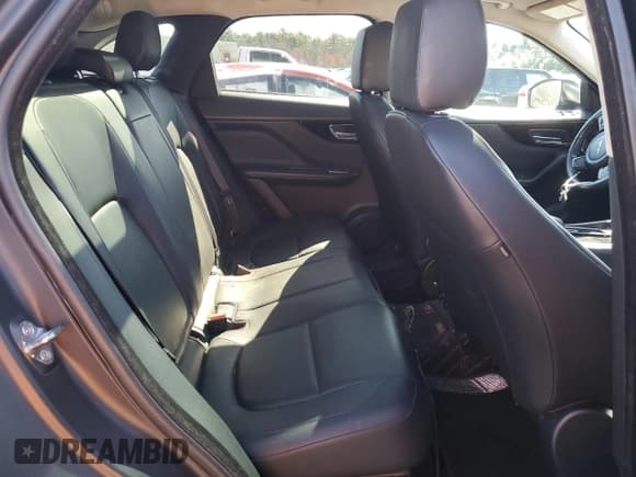 ✅ 2019 Jaguar F-Pace 25t • VIN: SADCS2FX2KA602035 • Lot: 52404845. Wystawiony na Copart z przebiegiem 104 972 mil. Bezpłatny archiwum sprzedaży aukcyjnych z USA i szczegółowy raport historii pojazdu na DreamBid. Zdjęcie 11.