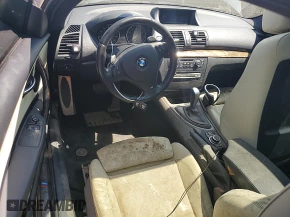 ✅ 2010 BMW 1 Series 135i • VIN: WBAUC7C54AVK96165 • Лот: 65398204. Опубликован ранее на Copart с пробегом Не указан. Бесплатный доступ к архиву аукционных продаж из США и подробный отчёт об истории автомобиля на DreamBid. Изображение 8.