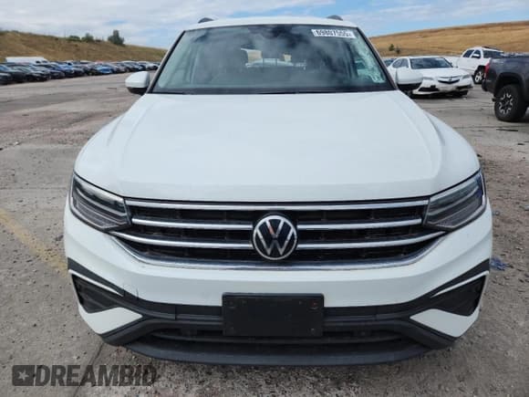 ✅ 2022 Volkswagen Tiguan S • VIN: 3VV0B7AX2NM123058 • Lot: 69807555. Wystawiony na Copart z przebiegiem 40 931 mil. Bezpłatny archiwum sprzedaży aukcyjnych z USA i szczegółowy raport historii pojazdu na DreamBid. Zdjęcie 5.