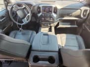 ✅ 2020 Chevrolet Silverado 1500 RST • VIN: 1GCUYEED4LZ322501 • Lot: 70527605. Wystawiony na Copart z przebiegiem 42 924 mil. Bezpłatny archiwum sprzedaży aukcyjnych z USA i szczegółowy raport historii pojazdu na DreamBid. Zdjęcie 8.