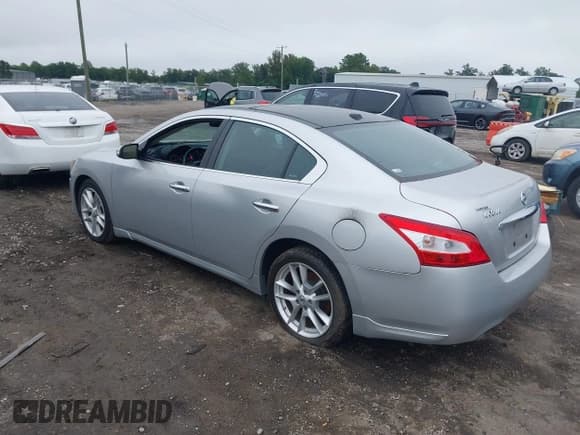 ✅ 2010 Nissan Maxima SV • VIN: 1N4AA5AP5AC819697 • Lot: 43023958. Listed on IAAI with 113,105 mi. Free auction sales archive from the USA and detailed vehicle history report at DreamBid. Image 3.