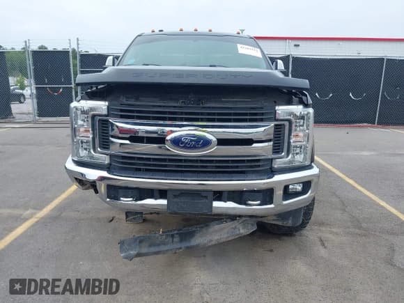 ✅ 2019 Ford F-250 XL • VIN: 1FT7W2B60KEG82555 • Lot: 42203933. Listed on IAAI with 163,407 mi. Free auction sales archive from the USA and detailed vehicle history report at DreamBid. Image 13.