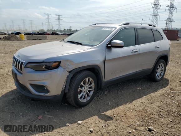 ✅ 2019 Jeep Cherokee Latitude • VIN: 1C4PJLCB8KD246994 • Лот: 63830495. Опубликован ранее на Copart с пробегом 132 627 миль. Бесплатный доступ к архиву аукционных продаж из США и подробный отчёт об истории автомобиля на DreamBid. Изображение 1.