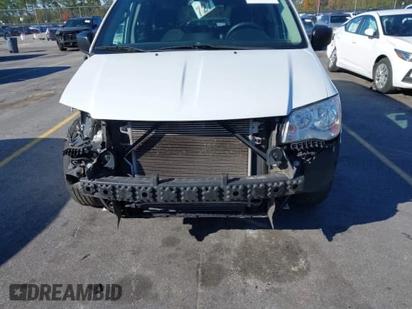 ✅ 2018 Dodge Grand Caravan SE • VIN: 2C4RDGBG7JR323905 • Lot: 43613740. Wystawiony na IAAI z przebiegiem 71 890 mil. Bezpłatny archiwum sprzedaży aukcyjnych z USA i szczegółowy raport historii pojazdu na DreamBid. Zdjęcie 13.