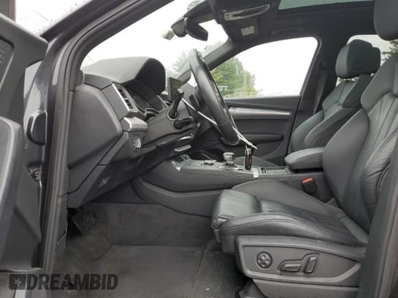 ✅ 2020 Audi Q5 Premium • VIN: WA1ANAFY8L2075749 • Lot: 81255645. Wystawiony na Copart z przebiegiem 52 833 mil. Bezpłatny archiwum sprzedaży aukcyjnych z USA i szczegółowy raport historii pojazdu na DreamBid. Zdjęcie 7.