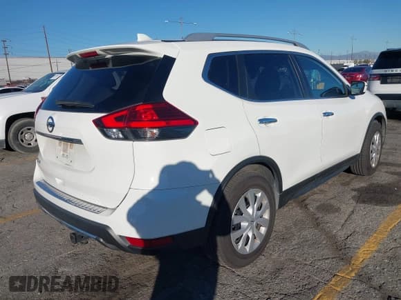 ✅ 2017 Nissan Rogue SV • VIN: JN8AT2MT8HW140693 • Lot: 43876295. Listed on IAAI with 213,601 mi. Free auction sales archive from the USA and detailed vehicle history report at DreamBid. Image 4.