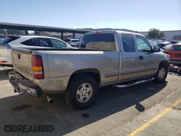 ✅ 2002 Chevrolet Silverado 1500 LS • VIN: 2GCEC19T221394429 • Лот: 74084614. Опубликован ранее на Copart с пробегом 239 920 миль. Бесплатный доступ к архиву аукционных продаж из США и подробный отчёт об истории автомобиля на DreamBid. Изображение 3.