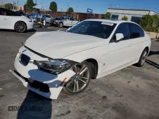 ✅ 2018 BMW 3 Series 330e • VIN: WBA8E1C52JA167499 • Лот: 82525205. Опубликован ранее на Copart с пробегом 68 958 миль. Бесплатный доступ к архиву аукционных продаж из США и подробный отчёт об истории автомобиля на DreamBid. Изображение 1.