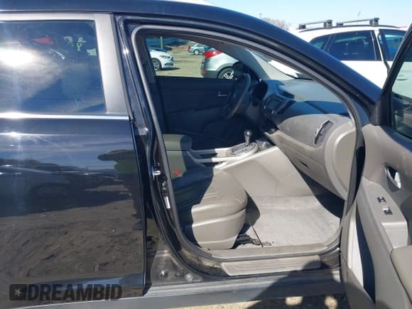 ✅ 2016 Kia Sportage EX • VIN: KNDPCCAC9G7868967 • Lot: 43610860. Listed on IAAI with 140,537 mi. Free auction sales archive from the USA and detailed vehicle history report at DreamBid. Image 5.