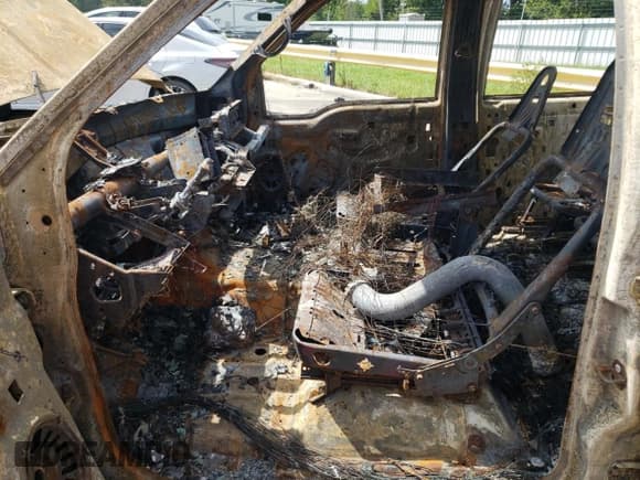 ✅ 2000 Ford Excursion Limited • VIN: 1FMSU43F1YEA85316 • Lot: 66561314. Wystawiony na Copart z przebiegiem Nie podano. Bezpłatny archiwum sprzedaży aukcyjnych z USA i szczegółowy raport historii pojazdu na DreamBid. Zdjęcie 7.