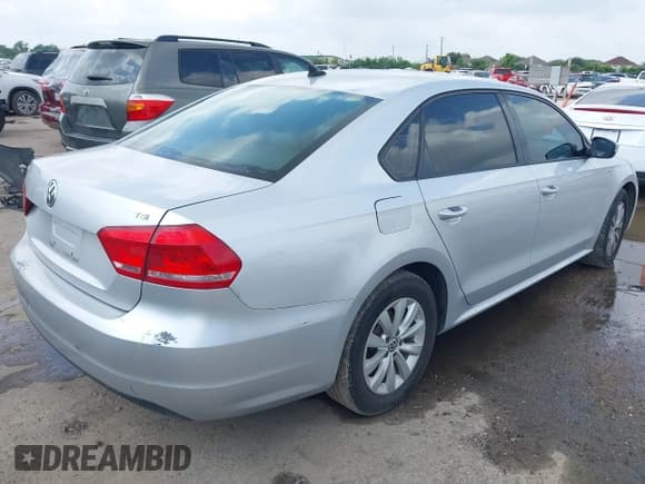 ✅ 2015 Volkswagen Passat Limited Edition • VIN: 1VWAT7A38FC035077 • Lot: 42123881. Listed on IAAI with 169,873 mi. Free auction sales archive from the USA and detailed vehicle history report at DreamBid. Image 4.