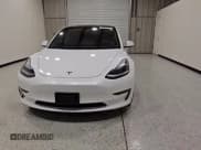 ✅ 2021 Tesla Model 3 Long Range • VIN: 5YJ3E1EB3MF003299 • Lot: 83923955. Wystawiony na Copart z przebiegiem 65 870 mil. Bezpłatny archiwum sprzedaży aukcyjnych z USA i szczegółowy raport historii pojazdu na DreamBid. Zdjęcie 14.