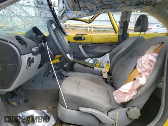 ✅ 2002 Volkswagen Beetle GL • VIN: 3VWBK21C52M428599 • Lot: 69605265. Listed on Copart with 140,454 mi. Free auction sales archive from the USA and detailed vehicle history report at DreamBid. Image 7.