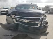 ✅ 2019 Chevrolet Tahoe LS • VIN: 1GNSCAKC3KR167455 • Lot: 63052625. Wystawiony na Copart z przebiegiem Nie podano. Bezpłatny archiwum sprzedaży aukcyjnych z USA i szczegółowy raport historii pojazdu na DreamBid. Zdjęcie 5.