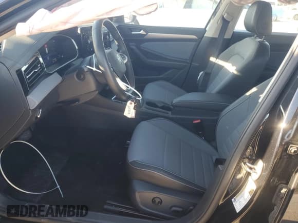 ✅ 2025 Volkswagen Jetta SE • VIN: 3VW7X7BU3SM026172 • Лот: 91606375. Опубликован ранее на Copart с пробегом 20 610 миль. Бесплатный доступ к архиву аукционных продаж из США и подробный отчёт об истории автомобиля на DreamBid. Изображение 7.