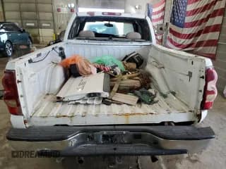 ✅ 2003 Chevrolet Silverado 1500 LS • VIN: 2GCEK19V931363104 • Лот: 63974714. Опубликован ранее на Copart с пробегом 215 502 миль. Бесплатный доступ к архиву аукционных продаж из США и подробный отчёт об истории автомобиля на DreamBid. Изображение 6.