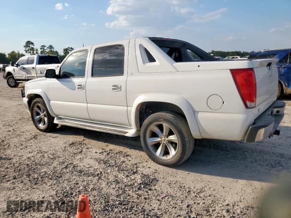 ✅ 2005 Chevrolet Avalanche Z66 • VIN: 3GNEC12Z05G285520 • Лот: 84756755. Опубликован ранее на Copart с пробегом 101 168 миль. Бесплатный доступ к архиву аукционных продаж из США и подробный отчёт об истории автомобиля на DreamBid. Изображение 2.