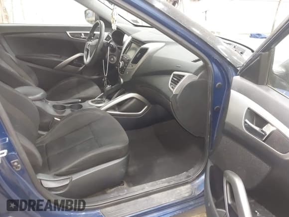 ✅ 2016 Hyundai Veloster • VIN: KMHTC6AD8GU266079 • Lot: 43073018. Listed on IAAI with 133,056 mi. Free auction sales archive from the USA and detailed vehicle history report at DreamBid. Image 5.