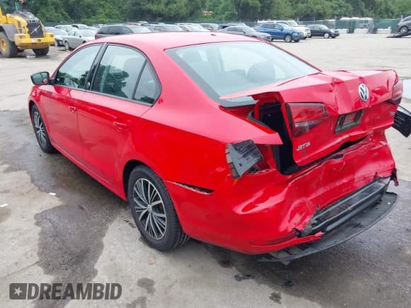 ✅ 2018 Volkswagen Jetta SE • VIN: 3VWB67AJ6JM238681 • Лот: 43020428. Опубликован ранее на IAAI с пробегом 64 689 миль. Бесплатный доступ к архиву аукционных продаж из США и подробный отчёт об истории автомобиля на DreamBid. Изображение 3.