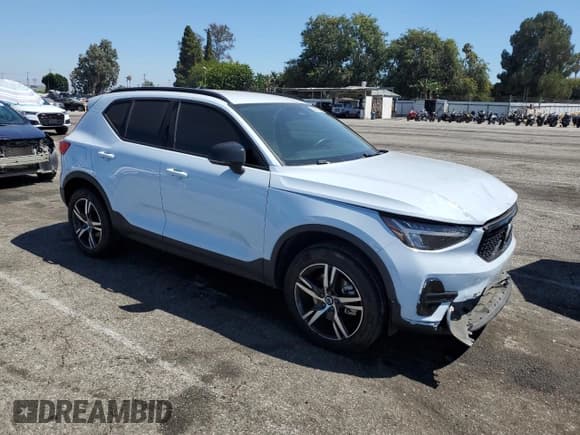 ✅ 2024 Volvo XC40 Core Bright Theme • VIN: YV4L12UK8R2356647 • Lot: 67977235. Listed on Copart with 43,701 mi. Free auction sales archive from the USA and detailed vehicle history report at DreamBid. Image 4.