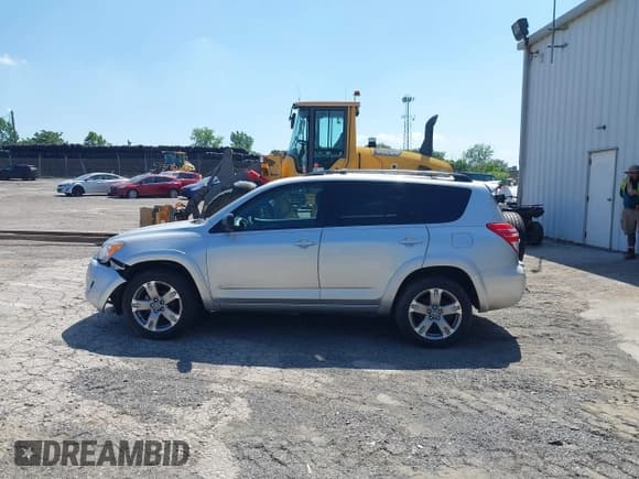 ✅ 2010 Toyota RAV4 Sport • VIN: 2T3RF4DV8AW044120 • Lot: 42216673. Wystawiony na IAAI z przebiegiem 203 795 mil. Bezpłatny archiwum sprzedaży aukcyjnych z USA i szczegółowy raport historii pojazdu na DreamBid. Zdjęcie 15.