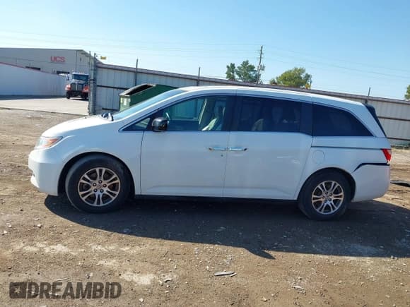 ✅ 2013 Honda Odyssey EX-L • VIN: 5FNRL5H6XDB080547 • Lot: 43273004. Wystawiony na IAAI z przebiegiem 209 471 mil. Bezpłatny archiwum sprzedaży aukcyjnych z USA i szczegółowy raport historii pojazdu na DreamBid. Zdjęcie 14.