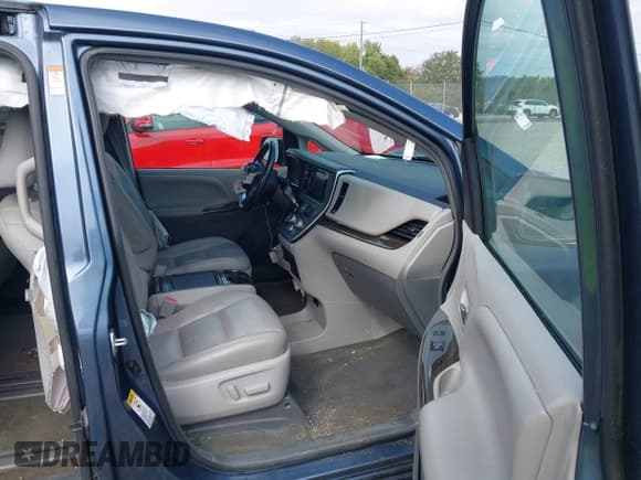 ✅ 2017 Toyota Sienna XLE Premium • VIN: 5TDYZ3DC6HS853512 • Lot: 43383026. Listed on IAAI with 148,424 mi. Free auction sales archive from the USA and detailed vehicle history report at DreamBid. Image 5.
