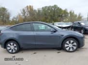 ✅ 2023 Tesla Model Y Long Range • VIN: 7SAYGDEE1PA155811 • Lot: 43469495. Wystawiony na IAAI z przebiegiem 19 710 mil. Bezpłatny archiwum sprzedaży aukcyjnych z USA i szczegółowy raport historii pojazdu na DreamBid. Zdjęcie 13.