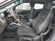 ✅ 2017 Hyundai Veloster • VIN: KMHTC6AD0HU321013 • Lot: 86071034. Wystawiony na Copart z przebiegiem 84 184 mil. Bezpłatny archiwum sprzedaży aukcyjnych z USA i szczegółowy raport historii pojazdu na DreamBid. Zdjęcie 7.