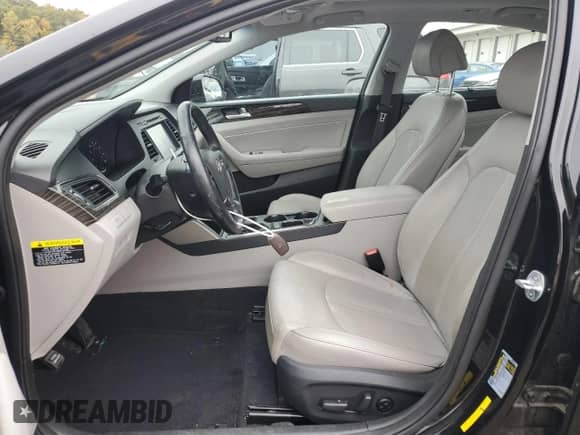 ✅ 2016 Hyundai Sonata Sport • VIN: 5NPE34AF9GH267125 • Lot: 89661705. Listed on Copart with 147,304 mi. Free auction sales archive from the USA and detailed vehicle history report at DreamBid. Image 7.