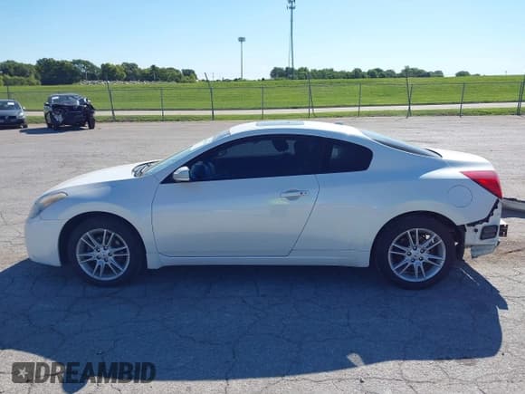 ✅ 2008 Nissan Altima SE • VIN: 1N4BL24E88C129881 • Лот: 43063454. Опубликован ранее на IAAI с пробегом 131 180 миль. Бесплатный доступ к архиву аукционных продаж из США и подробный отчёт об истории автомобиля на DreamBid. Изображение 15.