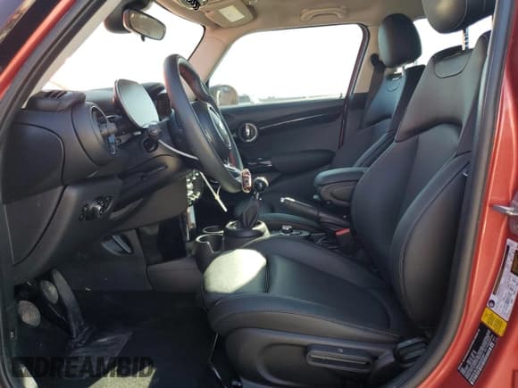 ✅ 2021 MINI Hardtop 4 Door Cooper S • VIN: WMWXU9C08M2N29397 • Lot: 54247915. Wystawiony na Copart z przebiegiem 8 654 mil. Bezpłatny archiwum sprzedaży aukcyjnych z USA i szczegółowy raport historii pojazdu na DreamBid. Zdjęcie 7.