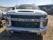 ✅ 2022 Chevrolet Silverado 2500HD LT • VIN: 1GC2YNE73NF121257 • Лот: 50708444. Опубликован ранее на Copart с пробегом 21 135 миль. Бесплатный доступ к архиву аукционных продаж из США и подробный отчёт об истории автомобиля на DreamBid. Изображение 5.
