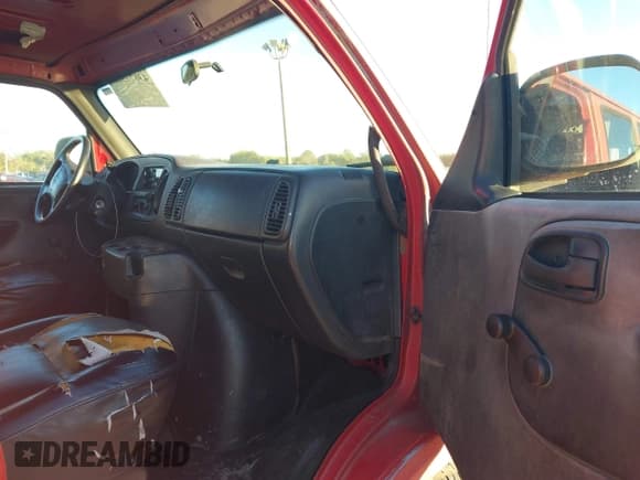 ✅ 2001 Dodge RAM • VIN: 2B7KB31Y61K510927 • Lot: 43677508. Listed on IAAI with 306,691 mi. Free auction sales archive from the USA and detailed vehicle history report at DreamBid. Image 5.