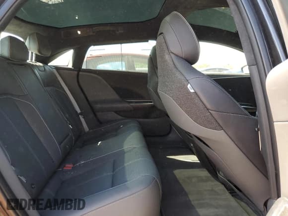 ✅ 2022 Lucid Air Grand Touring • VIN: 50EA1GBA8NA004844 • Lot: 72620264. Wystawiony na Copart z przebiegiem 28 478 mil. Bezpłatny archiwum sprzedaży aukcyjnych z USA i szczegółowy raport historii pojazdu na DreamBid. Zdjęcie 10.