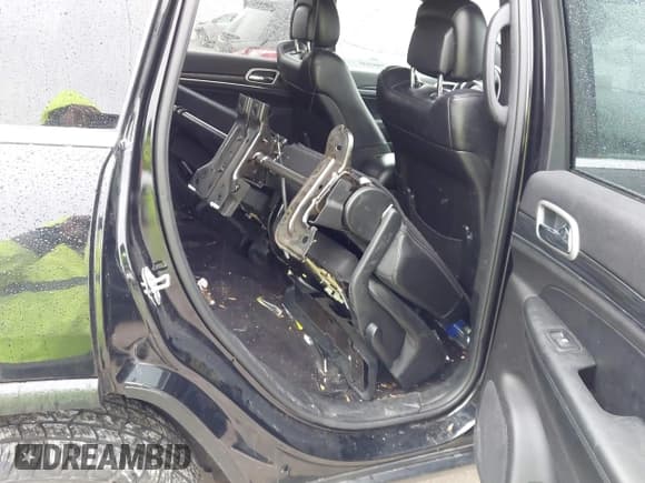 ✅ 2019 Jeep Grand Cherokee Limited • VIN: 1C4RJFBG5KC529382 • Lot: 43773328. Wystawiony na IAAI z przebiegiem 136 895 mil. Bezpłatny archiwum sprzedaży aukcyjnych z USA i szczegółowy raport historii pojazdu na DreamBid. Zdjęcie 8.