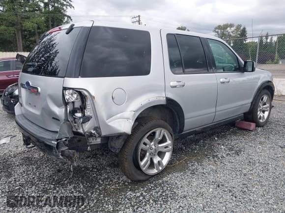 ✅ 2010 Ford Explorer XLT • VIN: 1FMEU8DE5AUA51143 • Lot: 42911821. Listed on IAAI with Not provided. Free auction sales archive from the USA and detailed vehicle history report at DreamBid. Image 4.