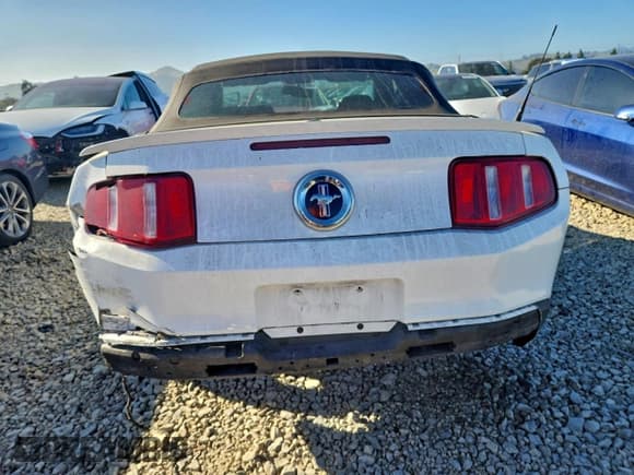 ✅ 2010 Ford Mustang V6 • VIN: 1ZVBP8EN7A5116238 • Лот: 96129335. Опубликован ранее на Copart с пробегом 169 783 миль. Бесплатный доступ к архиву аукционных продаж из США и подробный отчёт об истории автомобиля на DreamBid. Изображение 6.
