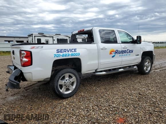 ✅ 2016 Chevrolet Silverado 2500HD LT • VIN: 1GC1KVEG6GF303941 • Lot: 65671285. Wystawiony na Copart z przebiegiem 108 911 mil. Bezpłatny archiwum sprzedaży aukcyjnych z USA i szczegółowy raport historii pojazdu na DreamBid. Zdjęcie 3.