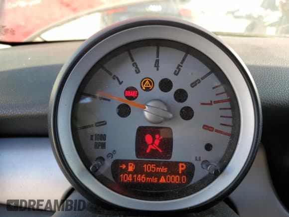 ✅ 2010 MINI Hardtop • VIN: WMWMF3C59ATZ64473 • Lot: 56569095. Wystawiony na Copart z przebiegiem 104 146 mil. Bezpłatny archiwum sprzedaży aukcyjnych z USA i szczegółowy raport historii pojazdu na DreamBid. Zdjęcie 9.