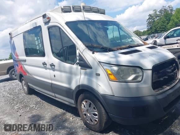✅ 2017 Ford Transit • VIN: 1FDYR2CM2HKA82358 • Lot: 42231257. Listed on IAAI with 271,518 mi. Free auction sales archive from the USA and detailed vehicle history report at DreamBid. Image 1.